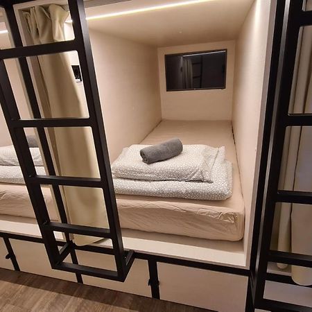 Cabin Hostel Любляна Экстерьер фото