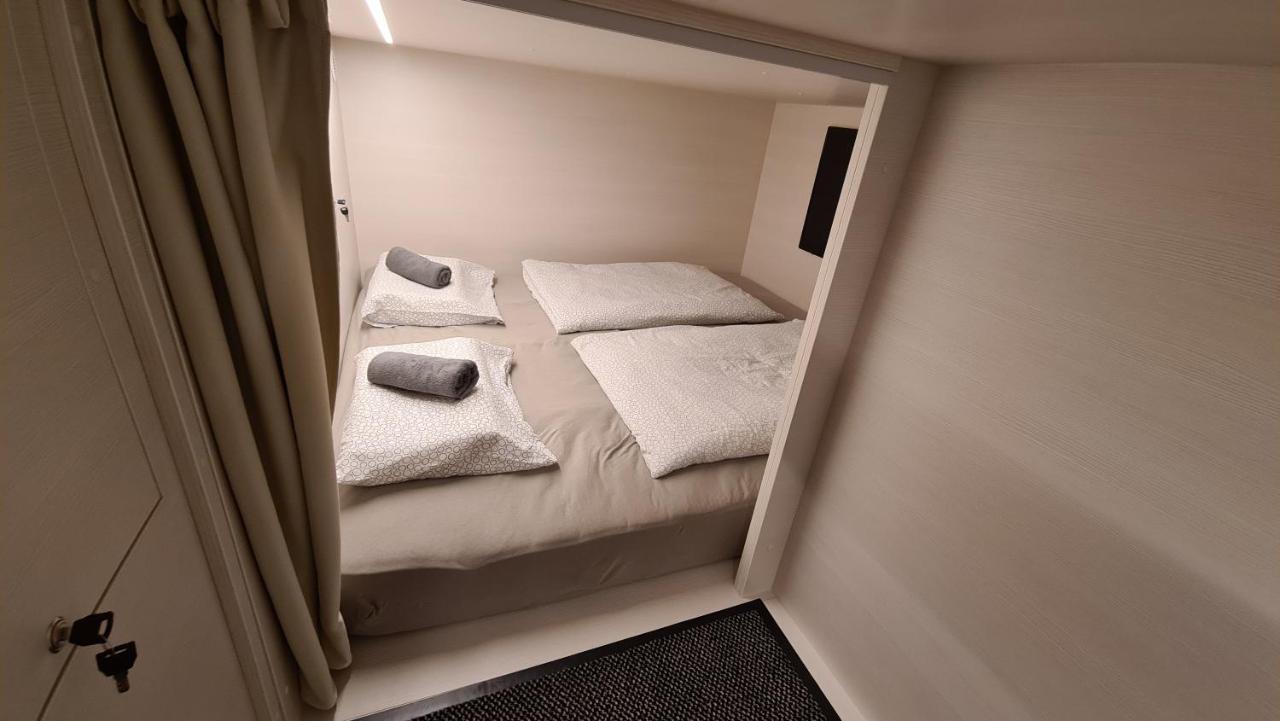 Cabin Hostel Любляна Экстерьер фото