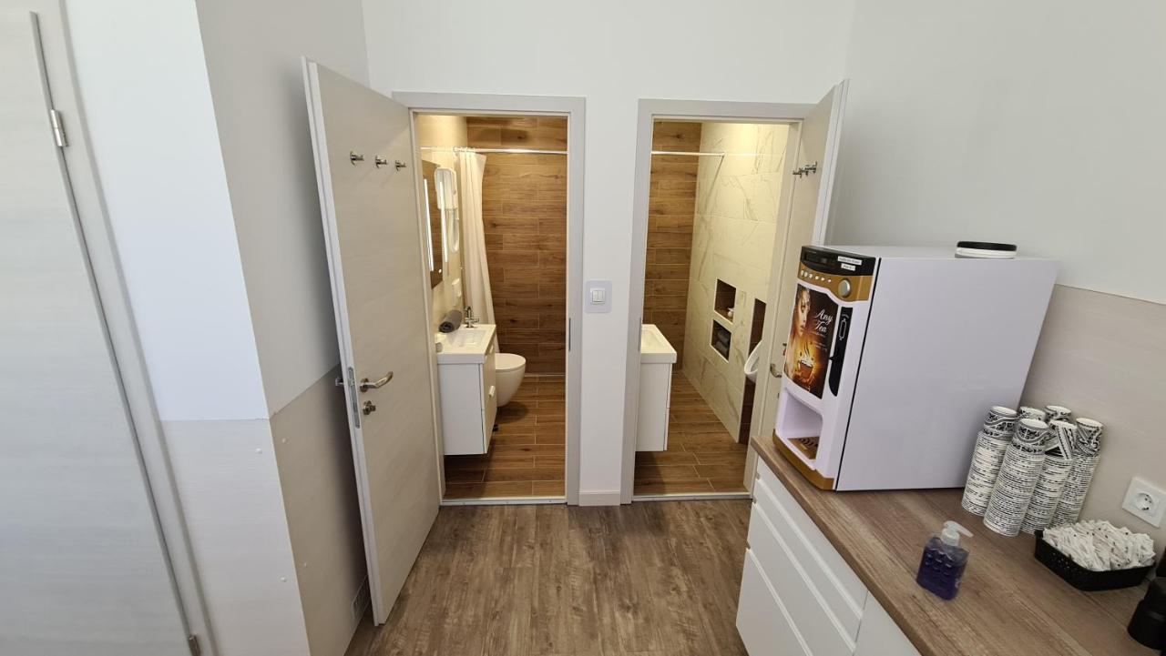 Cabin Hostel Любляна Экстерьер фото