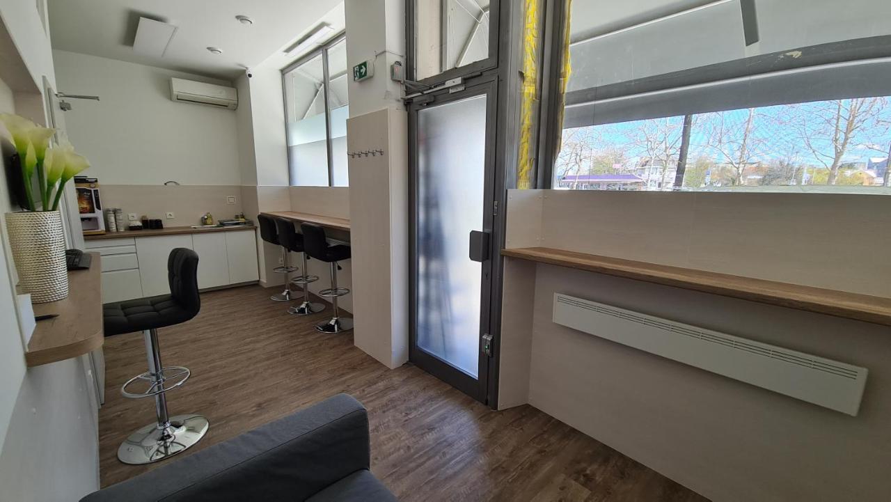 Cabin Hostel Любляна Экстерьер фото
